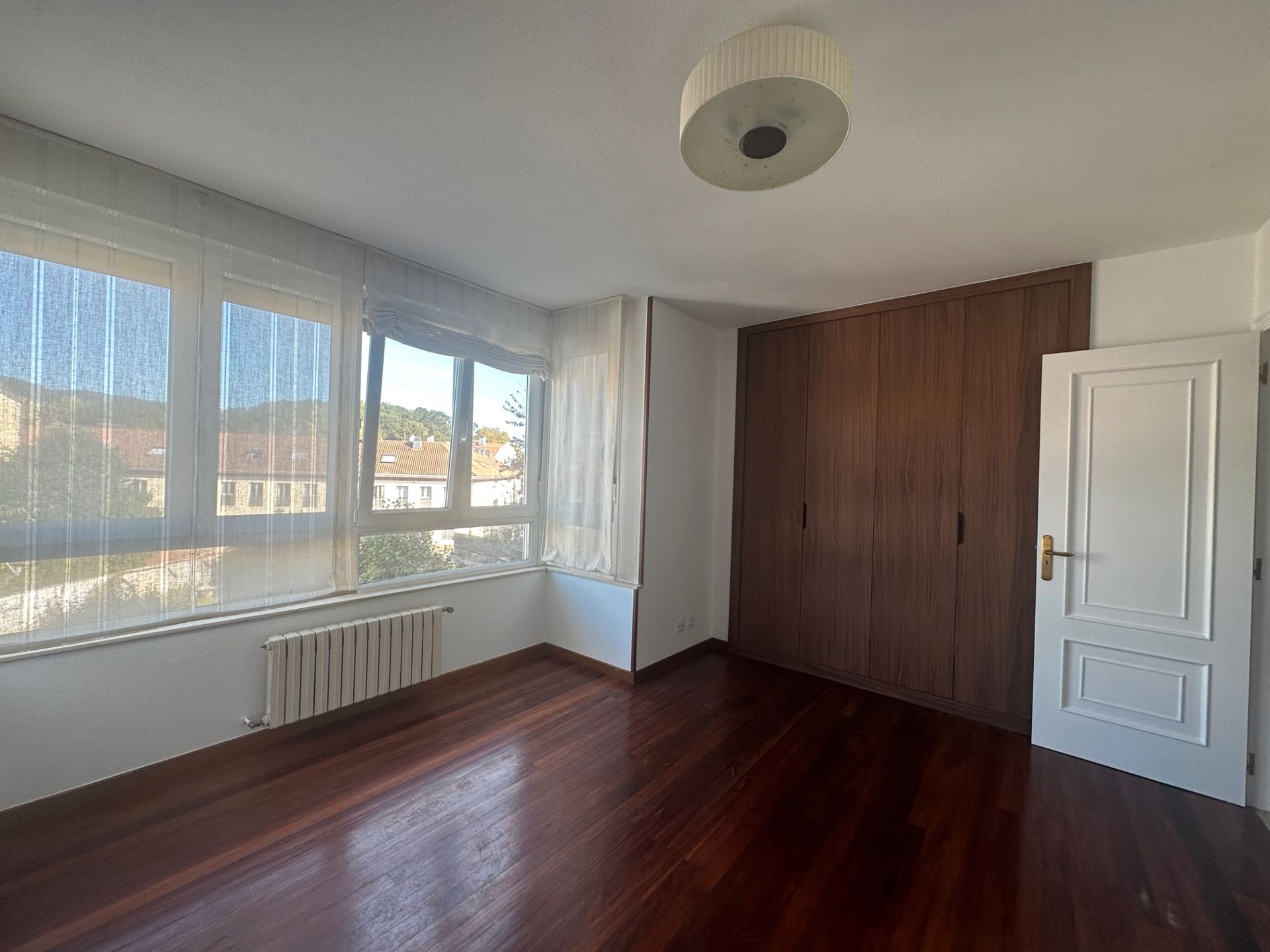 Bedroom of Single-family semi-detached to rent in Santiago de Compostela   with Heating, Private garden and Parquet flooring