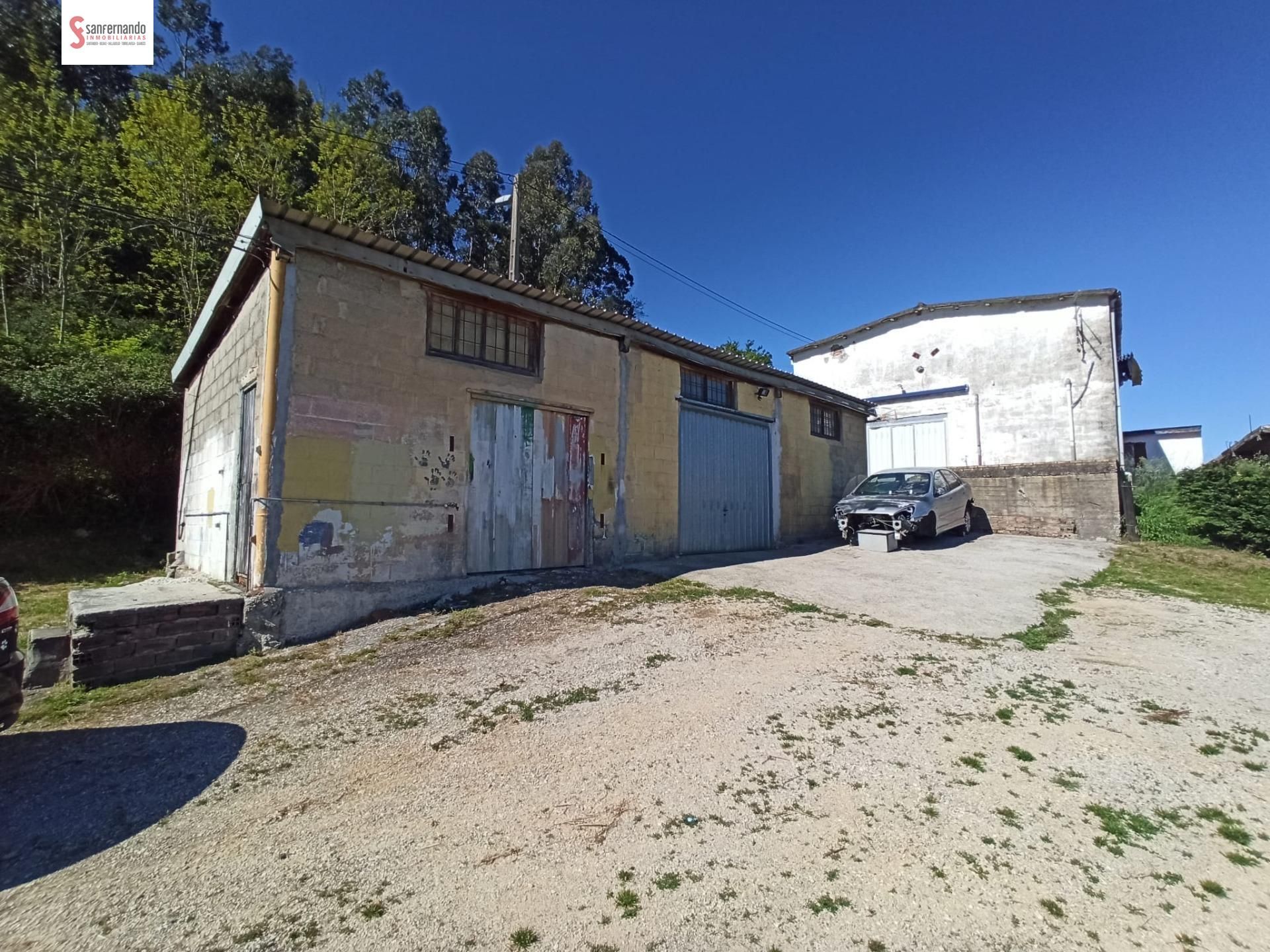 Vista exterior de Nau industrial en venda en Torrelavega 