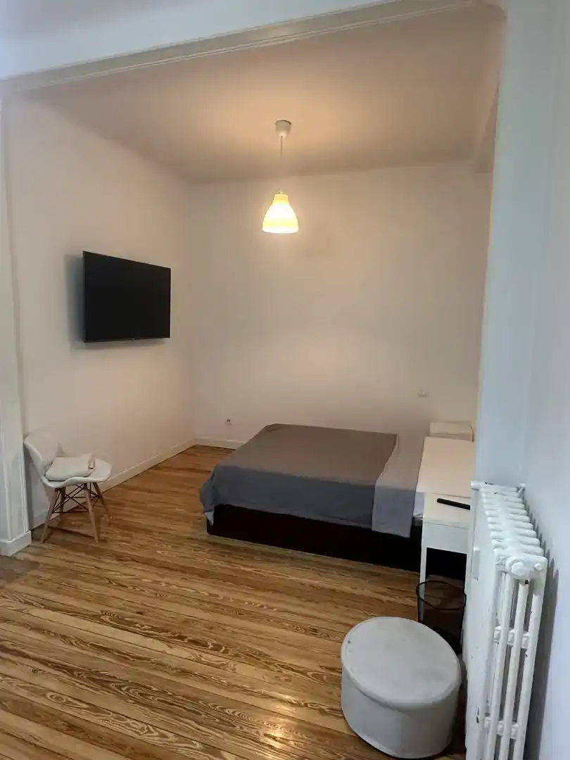 Schlafzimmer von Wohnungen zur Miete in Madrid mit Klimaanlage, Parkett und Möbliert