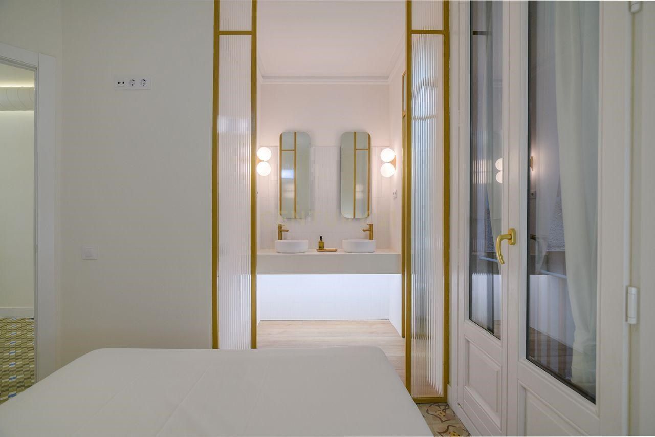 Bathroom of Flat for sale in  Barcelona Capital  with Air Conditioner