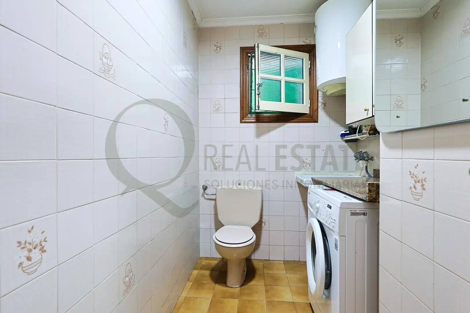 Bany de Casa o xalet en venda en Elche / Elx amb Jardí privat, Terrassa i Piscina