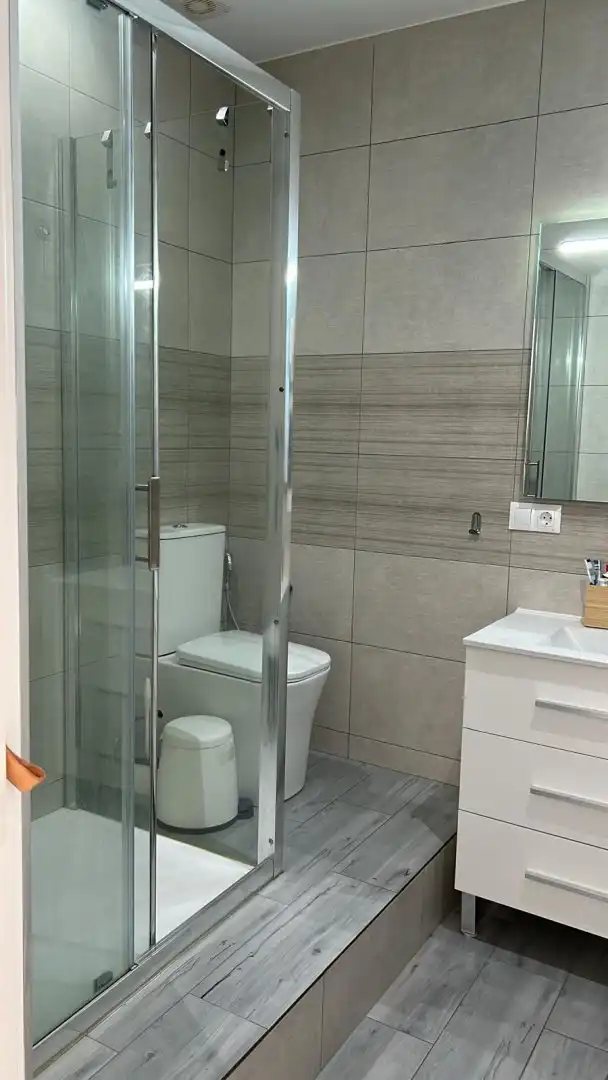 Baño de Piso en venta en Salobreña con Aire acondicionado, Calefacción y Amueblado