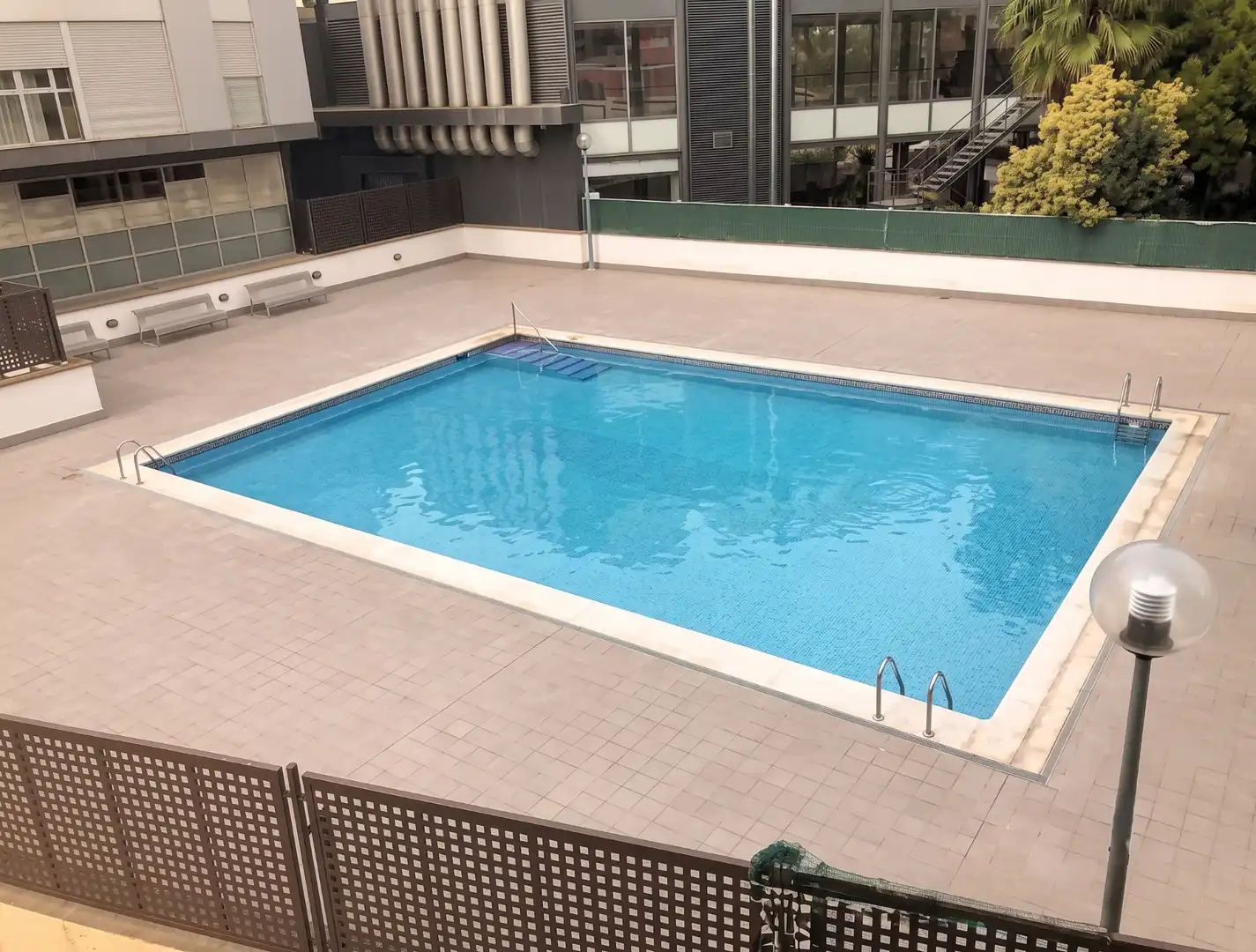 Piscina de Pis en venda en Barcelona amb Calefacció, Forn i Balcó