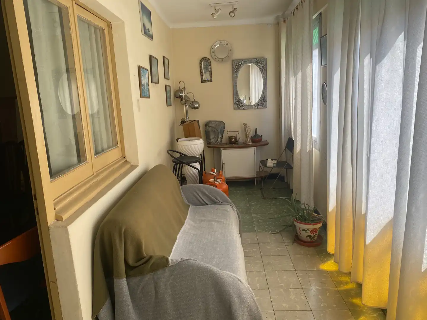 Sala de estar de Piso en venta en Santa Coloma de Gramenet con Terraza, Trastero y Amueblado
