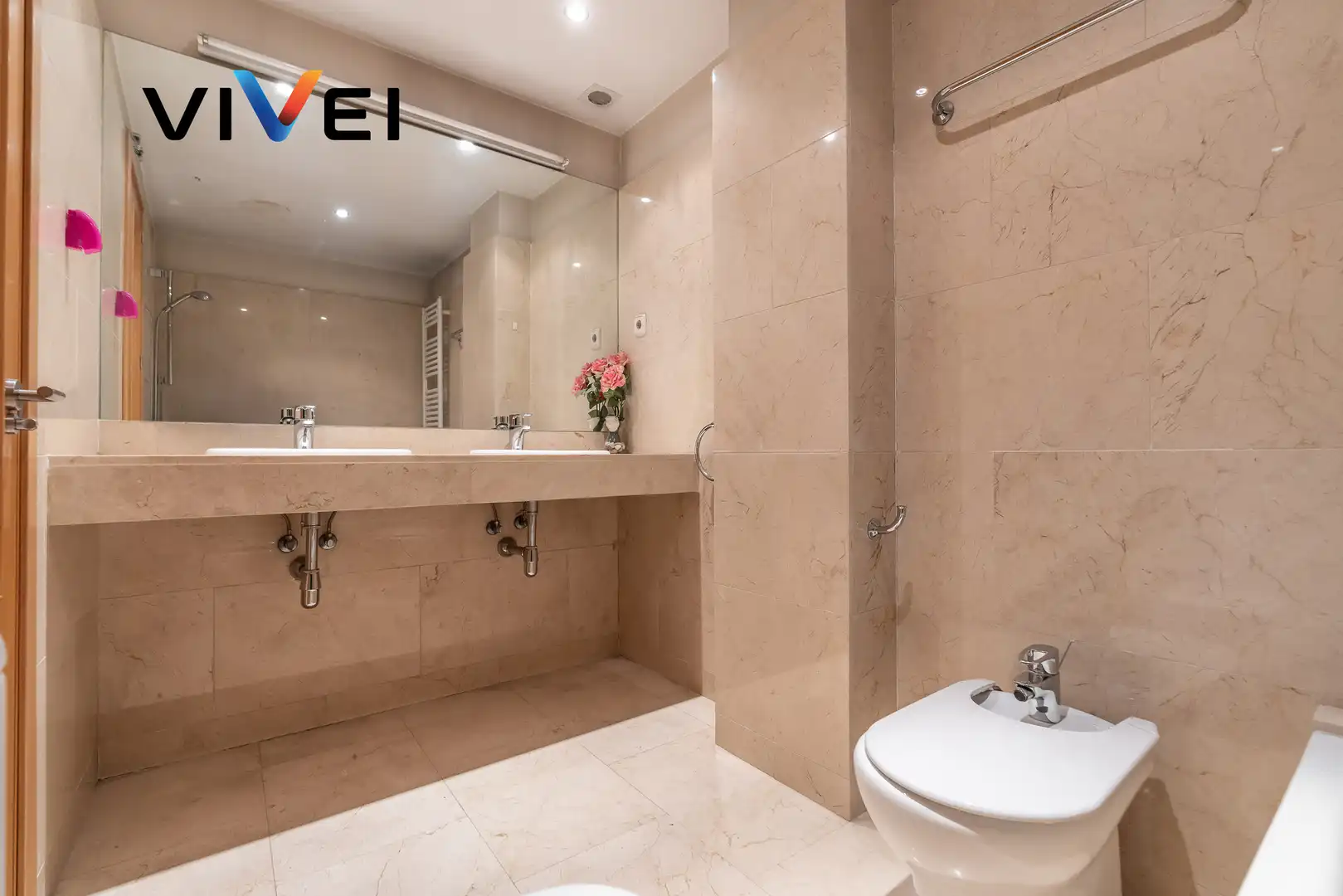 Bathroom of Flat for sale in Madrid  with Heating, Terrace and Storage room