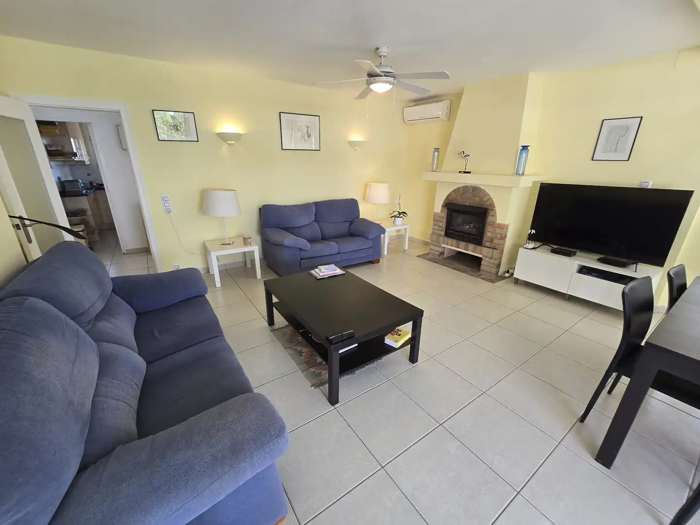 Sala d'estar de Casa o xalet en venda en Empuriabrava amb Aire condicionat, Calefacció i Jardí privat