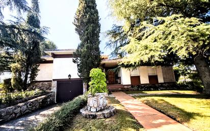 Garden of House or chalet for sale in Valdemorillo  with Air Conditioner, Heating and Private garden