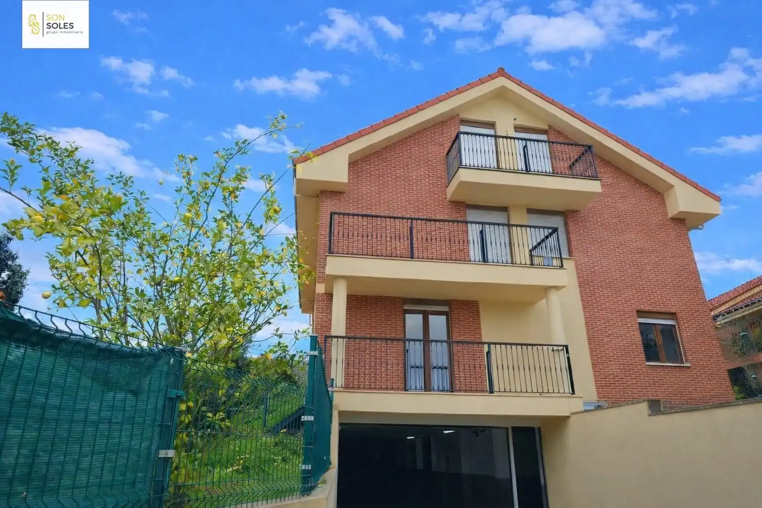 Vista exterior de Dúplex en venta en Reocín con Calefacción, Parquet y Terraza