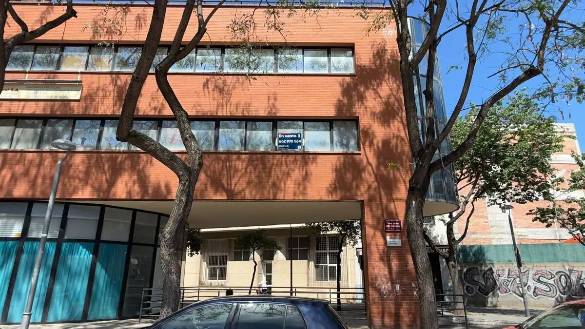 Vista exterior de Oficina en venda en Sant Adrià de Besòs