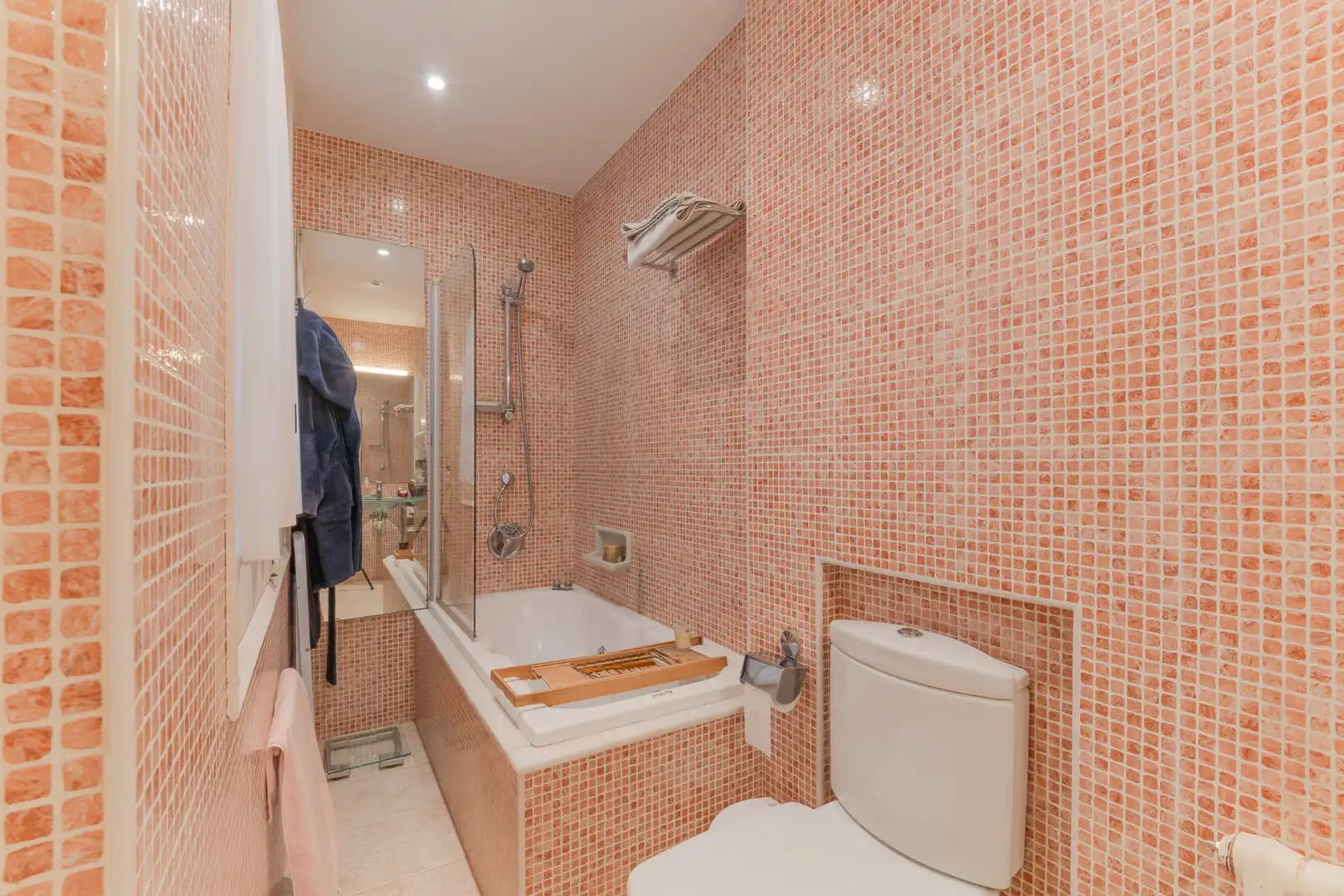 Badezimmer von Wohnung zum Verkauf in Girona mit Heizung und Terrasse