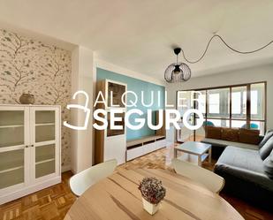 Living room of Flat to rent in  Madrid Capital  with Heating, Terrace and Furnished