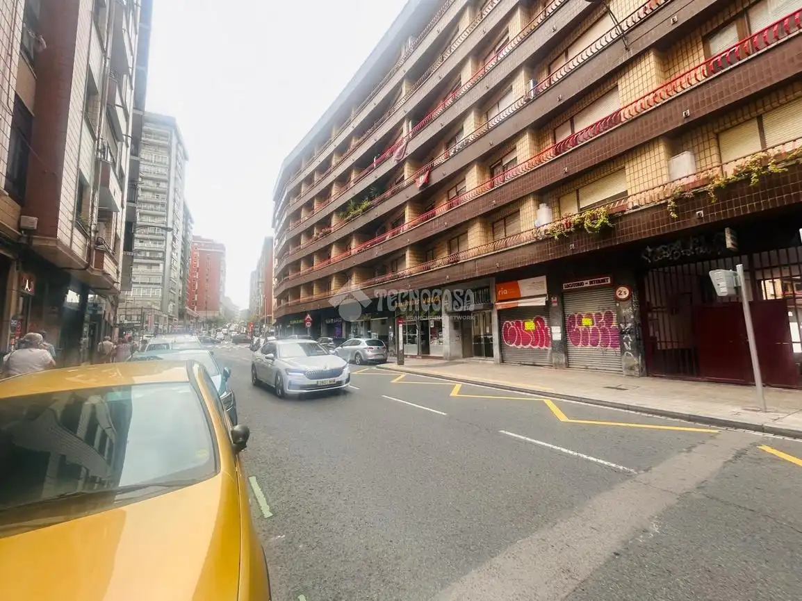 Vista exterior de Dúplex en venda en Bilbao  amb Calefacció i Moblat