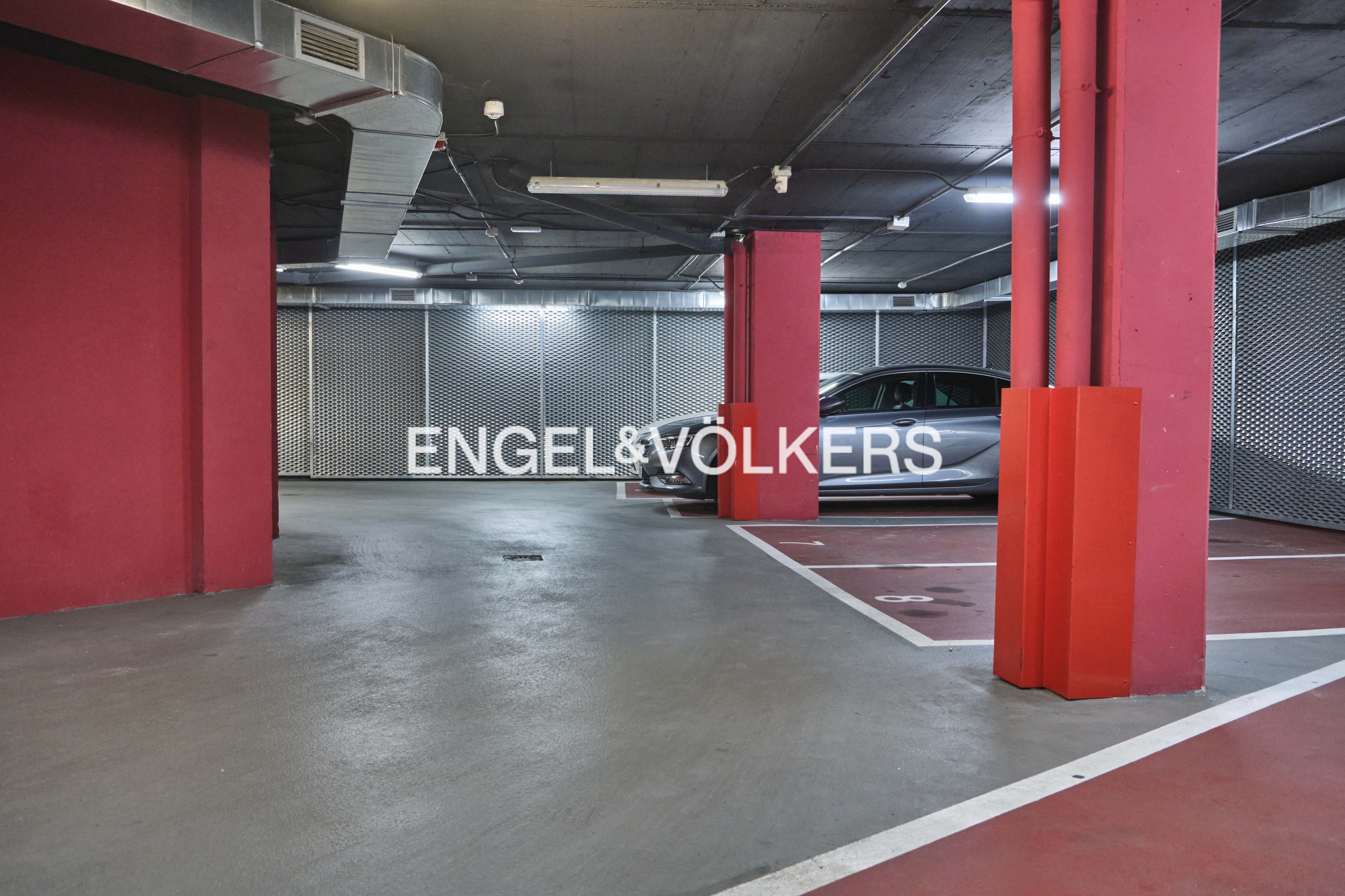 Parking de Piso de alquiler en  Madrid Capital con Calefacción