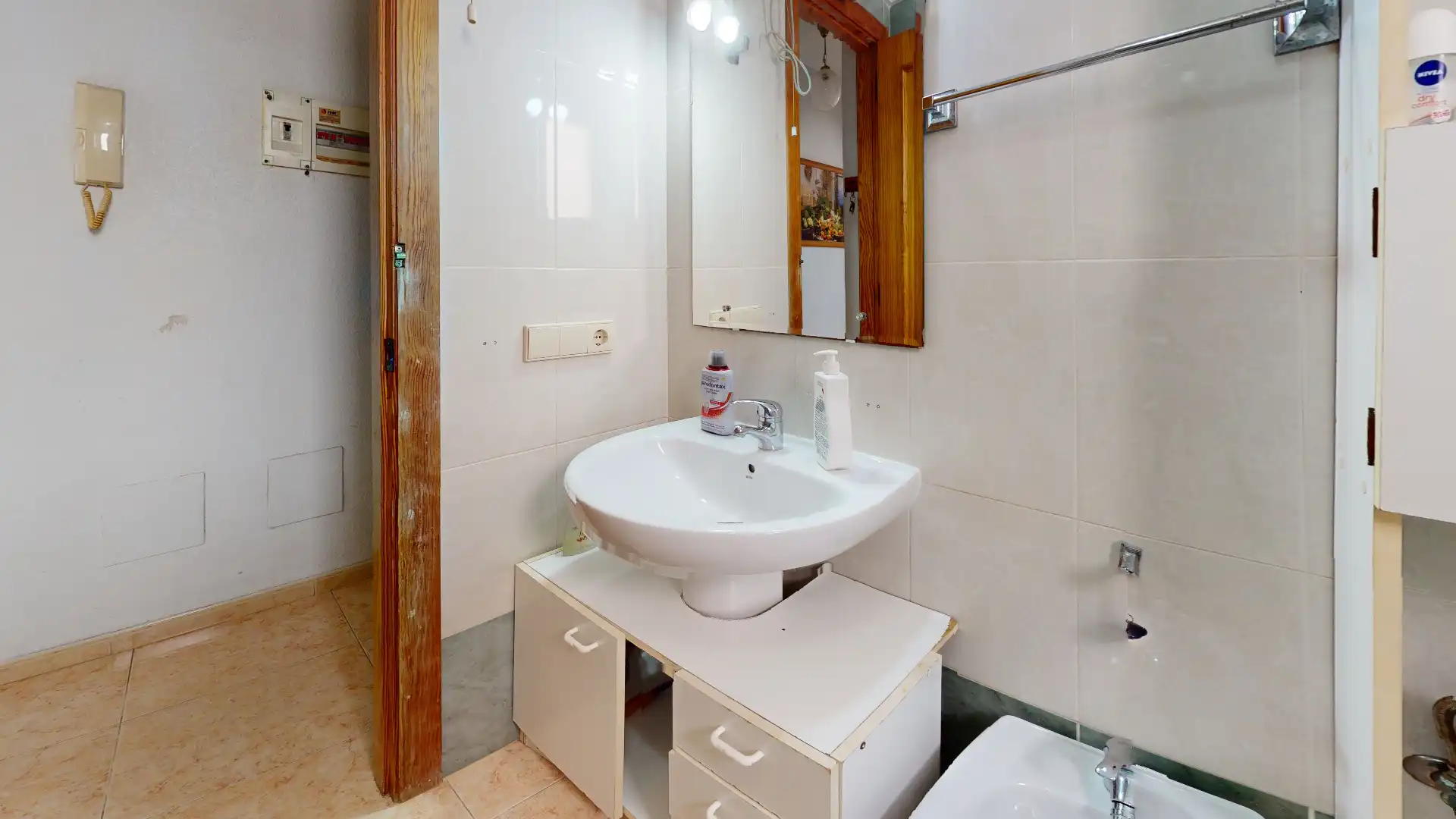 Badezimmer von Wohnung zum Verkauf in Torrevieja mit Klimaanlage, Heizung und Terrasse