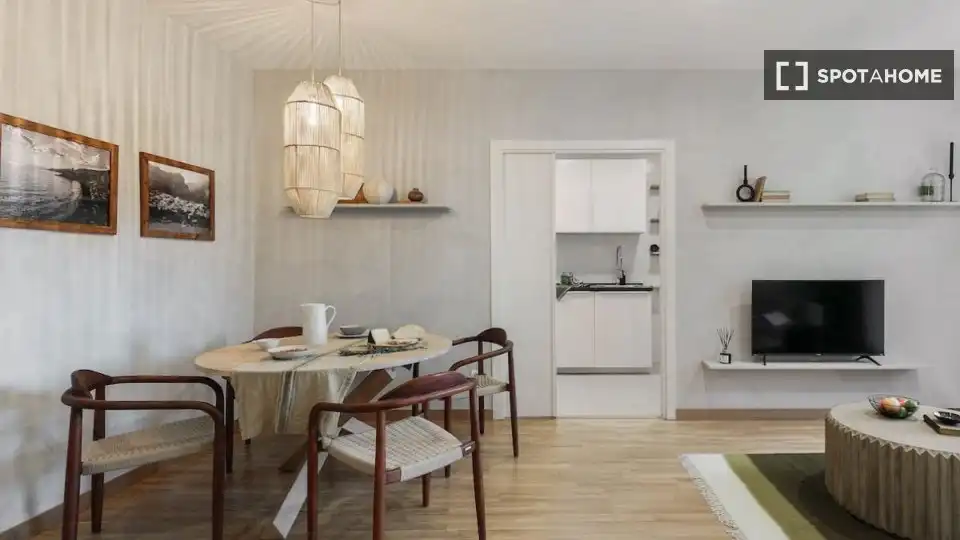 Menjador de Apartament per a compartir en Barcelona amb Aire condicionat, Terrassa i Moblat