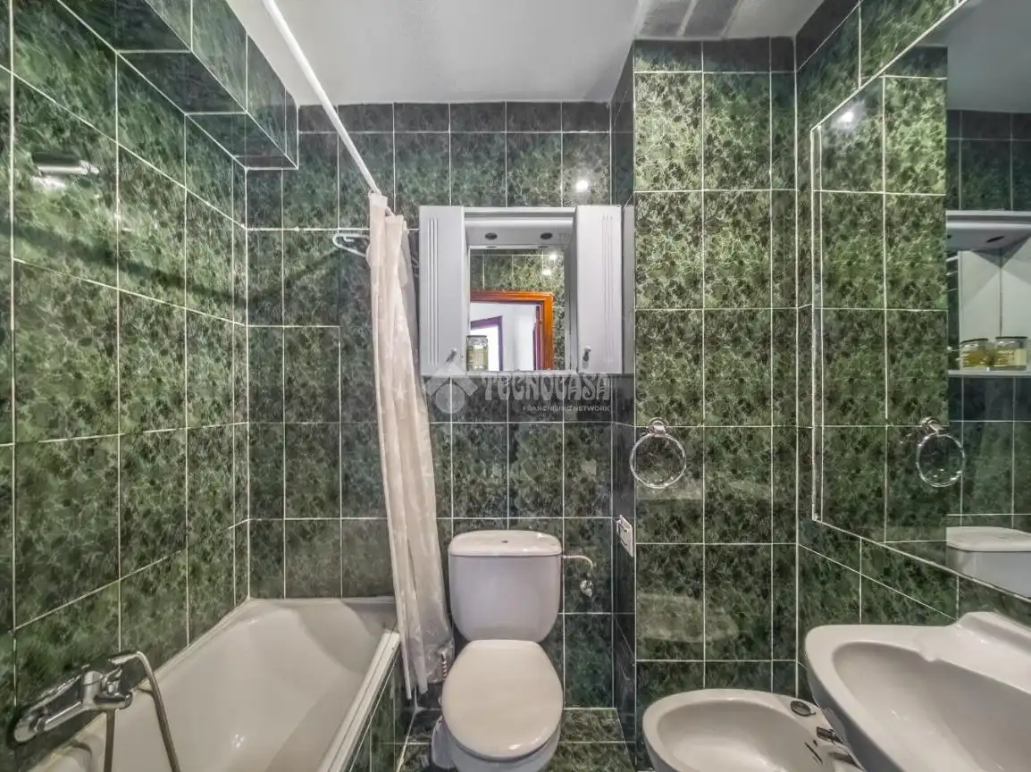 Baño de Piso en venta en Madrid con Calefacción y Terraza