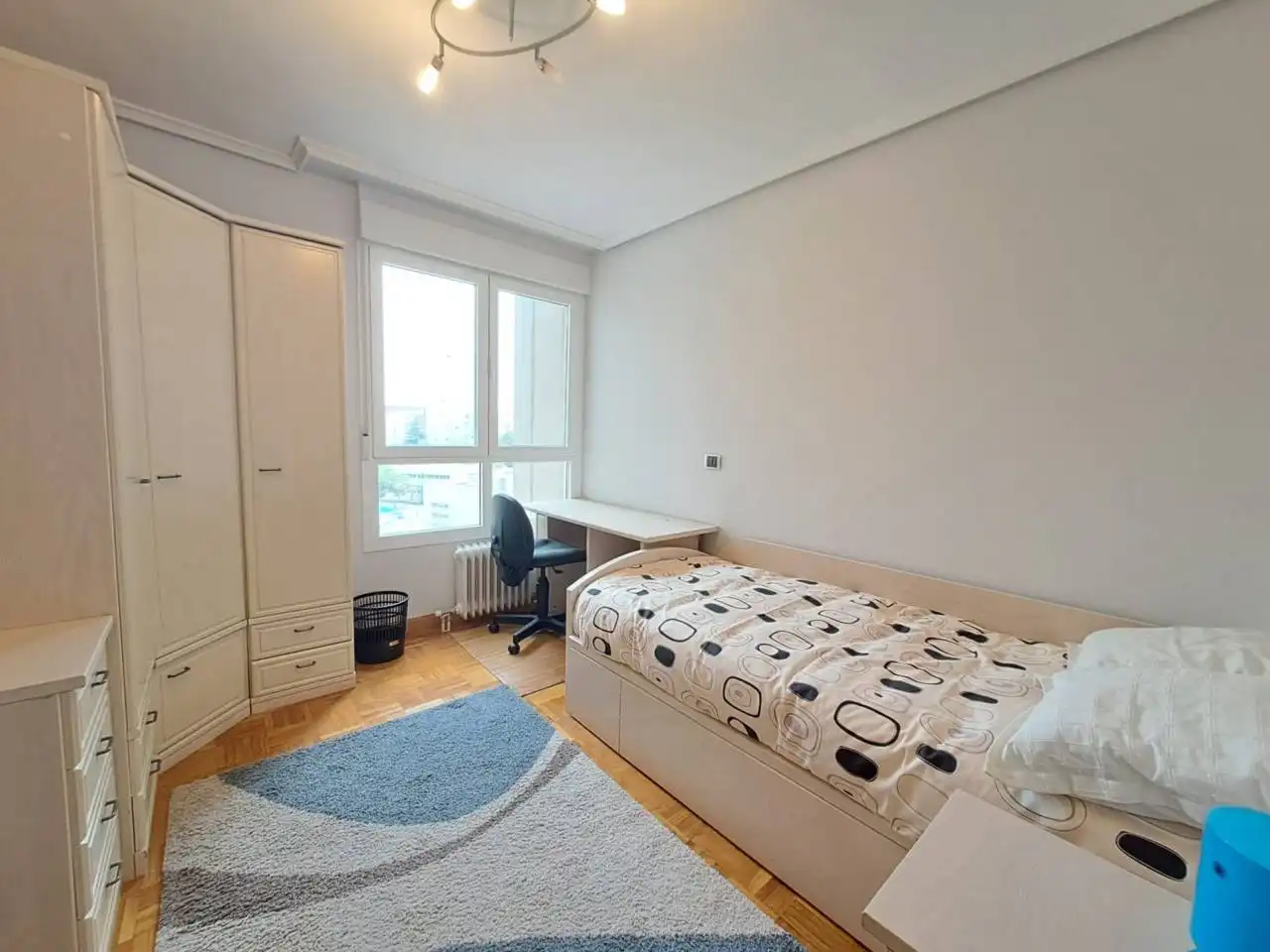 Schlafzimmer von Wohnung zur Miete in Burgos mit Heizung, Parkett und Abstellraum