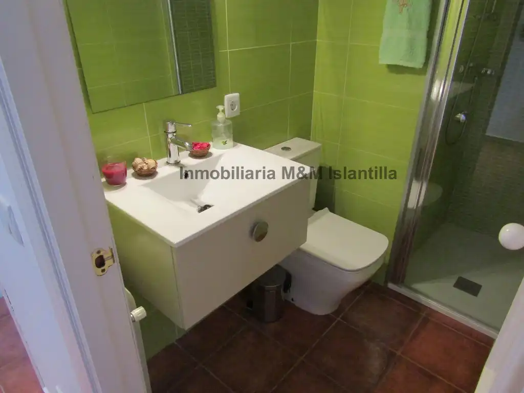 Baño de Casa adosada en venta en Islantilla con Jardín privado, Terraza y Amueblado