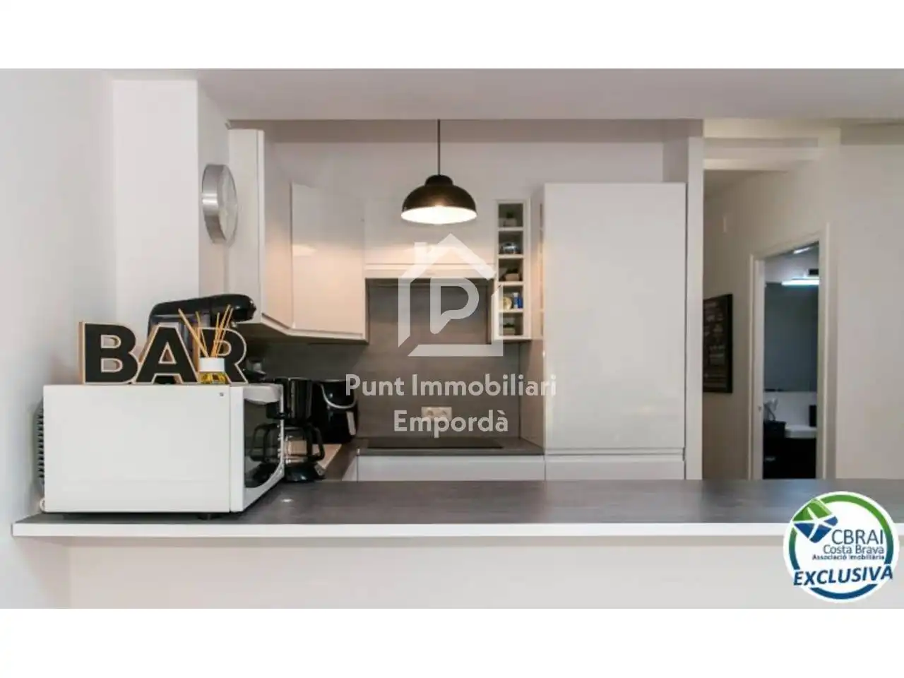 Cuina de Apartament en venda en Empuriabrava amb Aire condicionat, Terrassa i Moblat