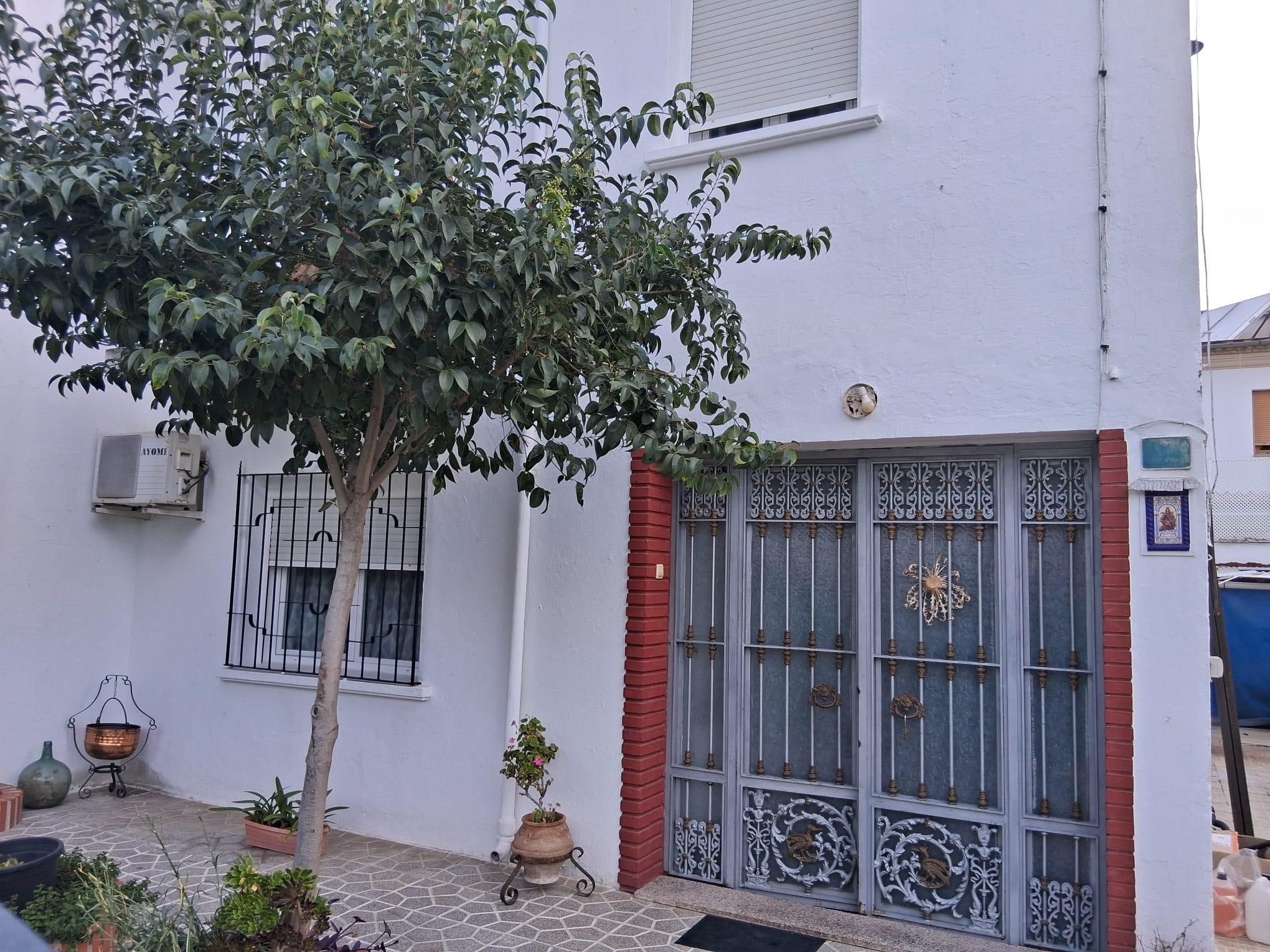 Vista exterior de Casa adosada en venta en Baeza con Jardín privado, Trastero y Balcón