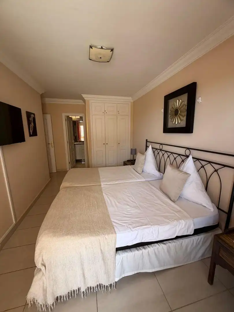 Habitación de Apartamento en venta en Adeje con Jardín privado y Piscina comunitaria