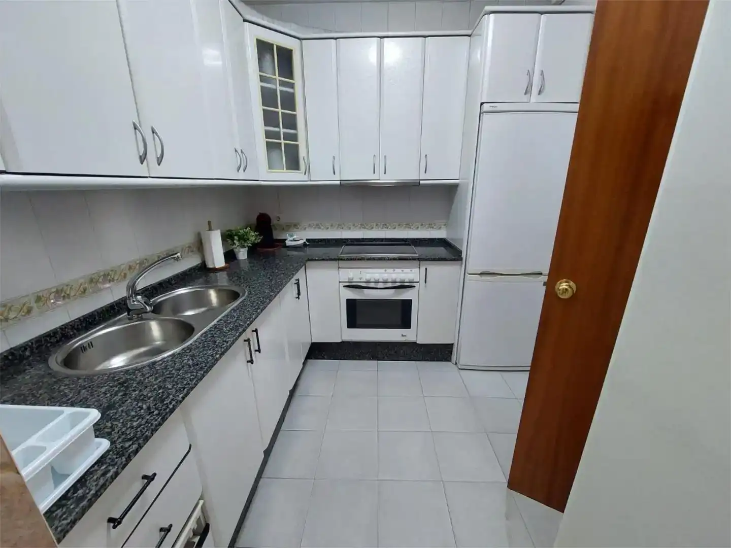 Cuina de Casa o xalet per a compartir en Puerto Real amb Aire condicionat i Moblat