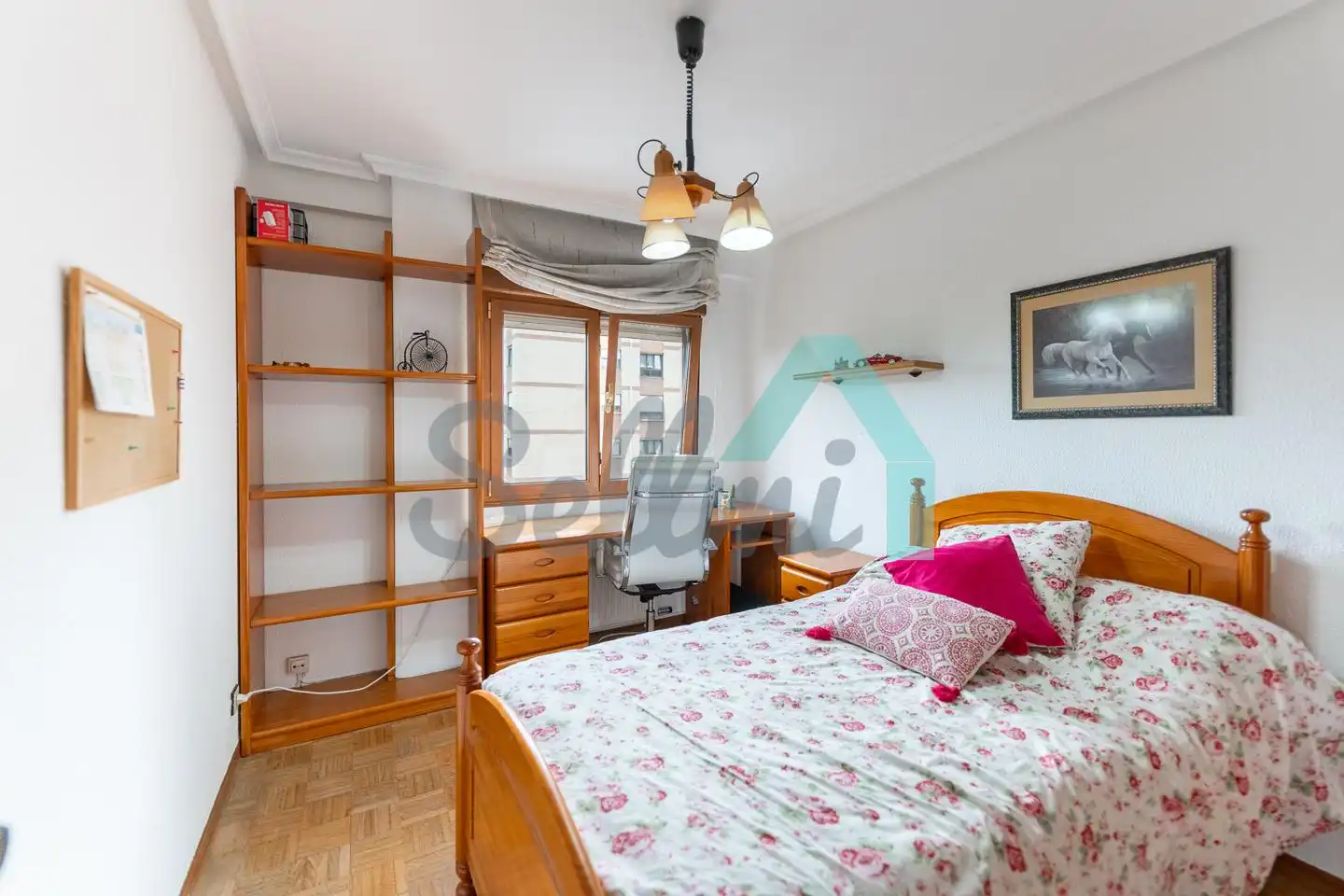 Bedroom of Flat for rent in Oviedo   with Heating, Parquet flooring and Furnished