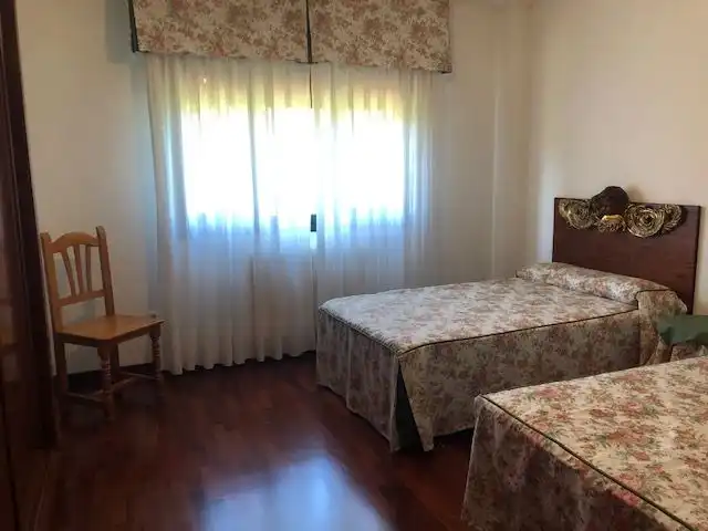 Habitación de Casa o chalet en venta en Llanera con Calefacción, Jardín privado y Parquet