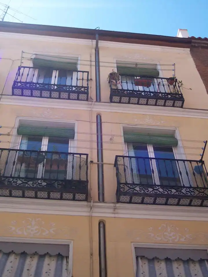 Vista exterior de Piso de alquiler en Madrid con Calefacción, Amueblado y Balcón