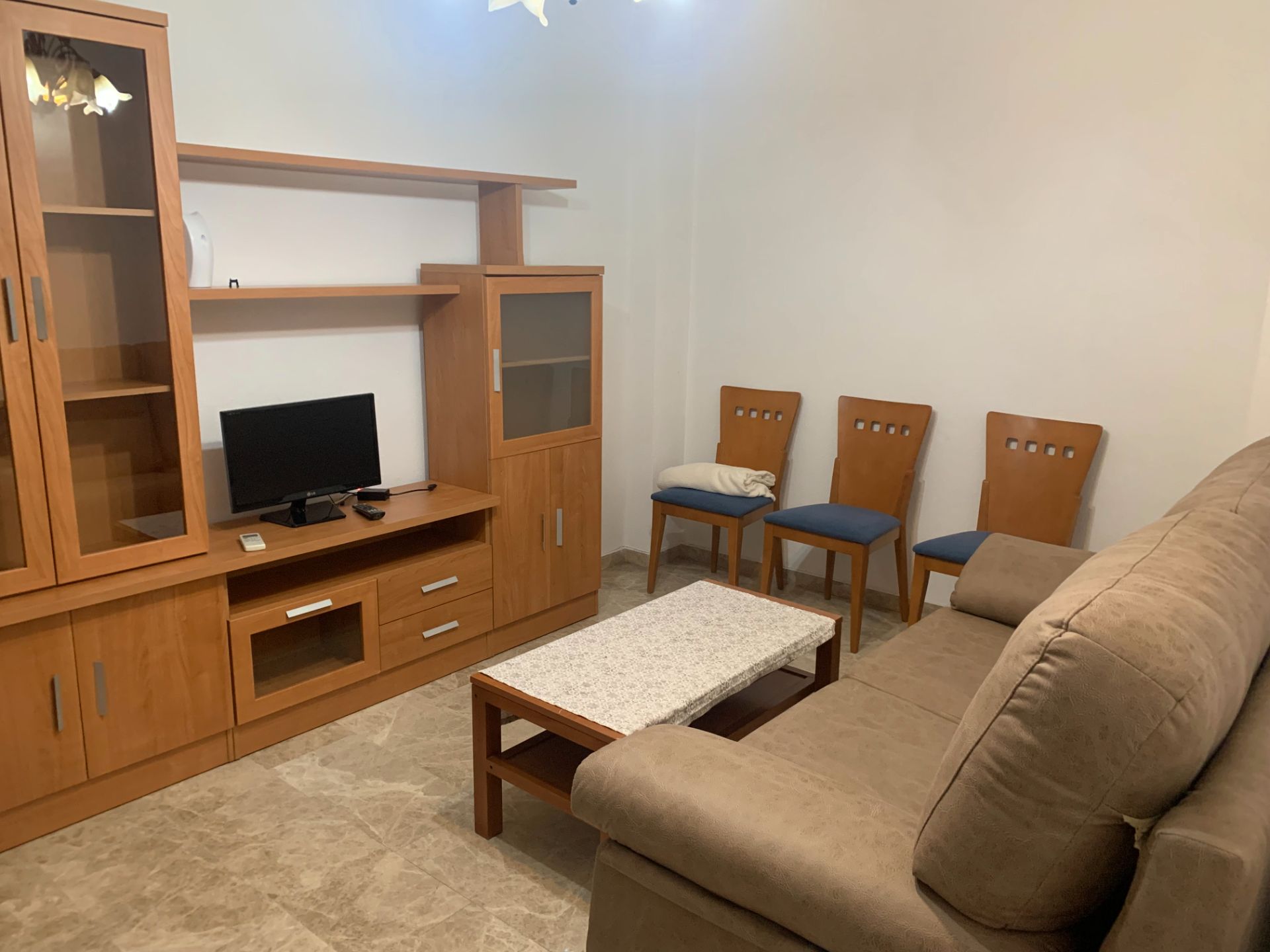 Sala de estar de Apartamento de alquiler en Ciudad Real Capital con Aire acondicionado, Calefacción y Amueblado