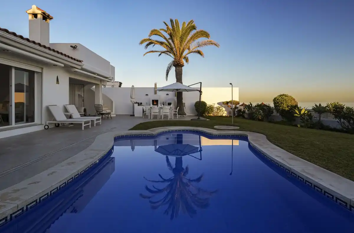 Piscina de Casa o chalet en venta en Marbella con Aire acondicionado, Jardín privado y Terraza