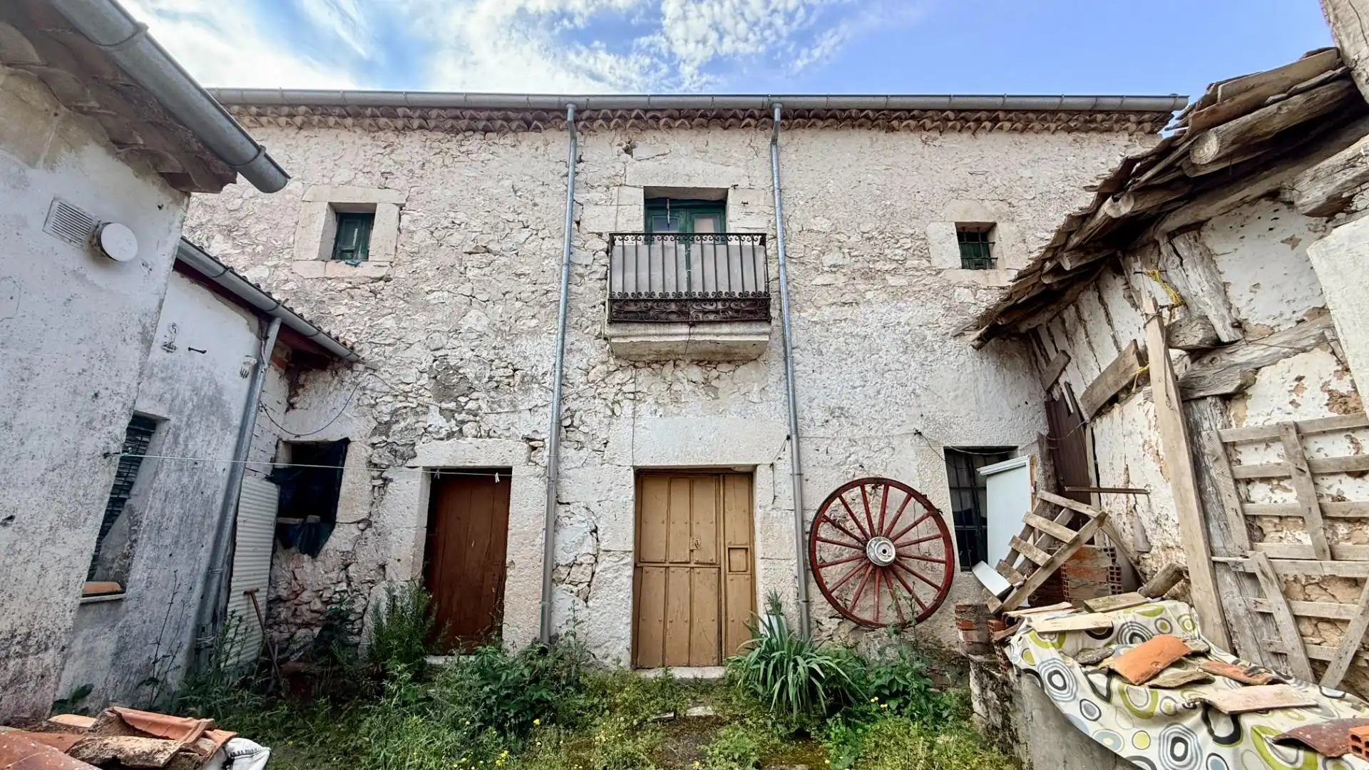Vista exterior de Casa o xalet en venda en Olombrada amb Moblat i Balcó