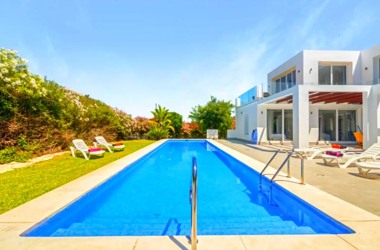 Chalet con piscina en venta en Centro ciudad