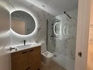 Badezimmer von Büro zum Verkauf in Las Rozas de Madrid mit Klimaanlage, Heizung und Abstellraum