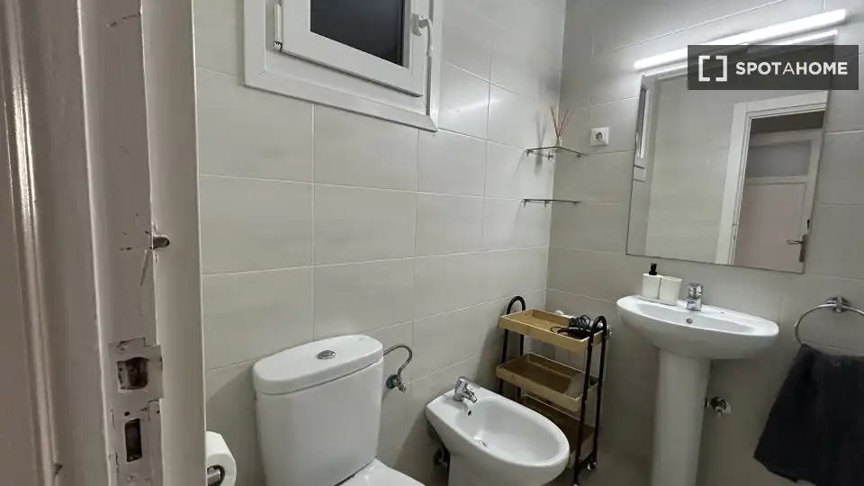 Badezimmer von Wohnung zur untervermieten in Bilbao  mit Klimaanlage, Terrasse und Möbliert