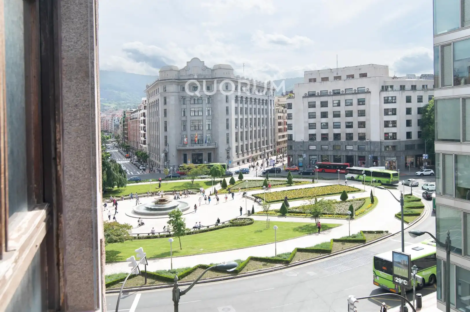 Vista exterior de Pis en venda en Bilbao  amb Calefacció i Traster