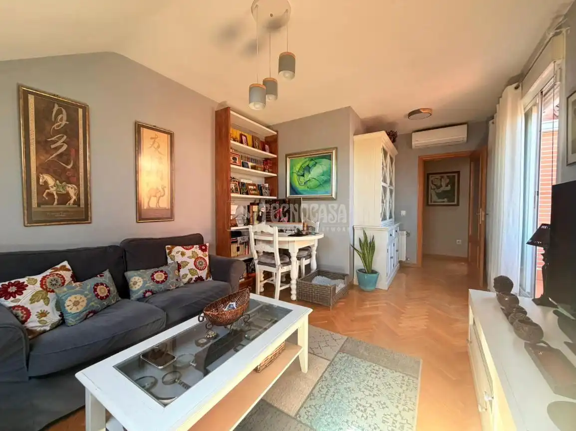 Wohnzimmer von Dachboden zum Verkauf in Ciempozuelos