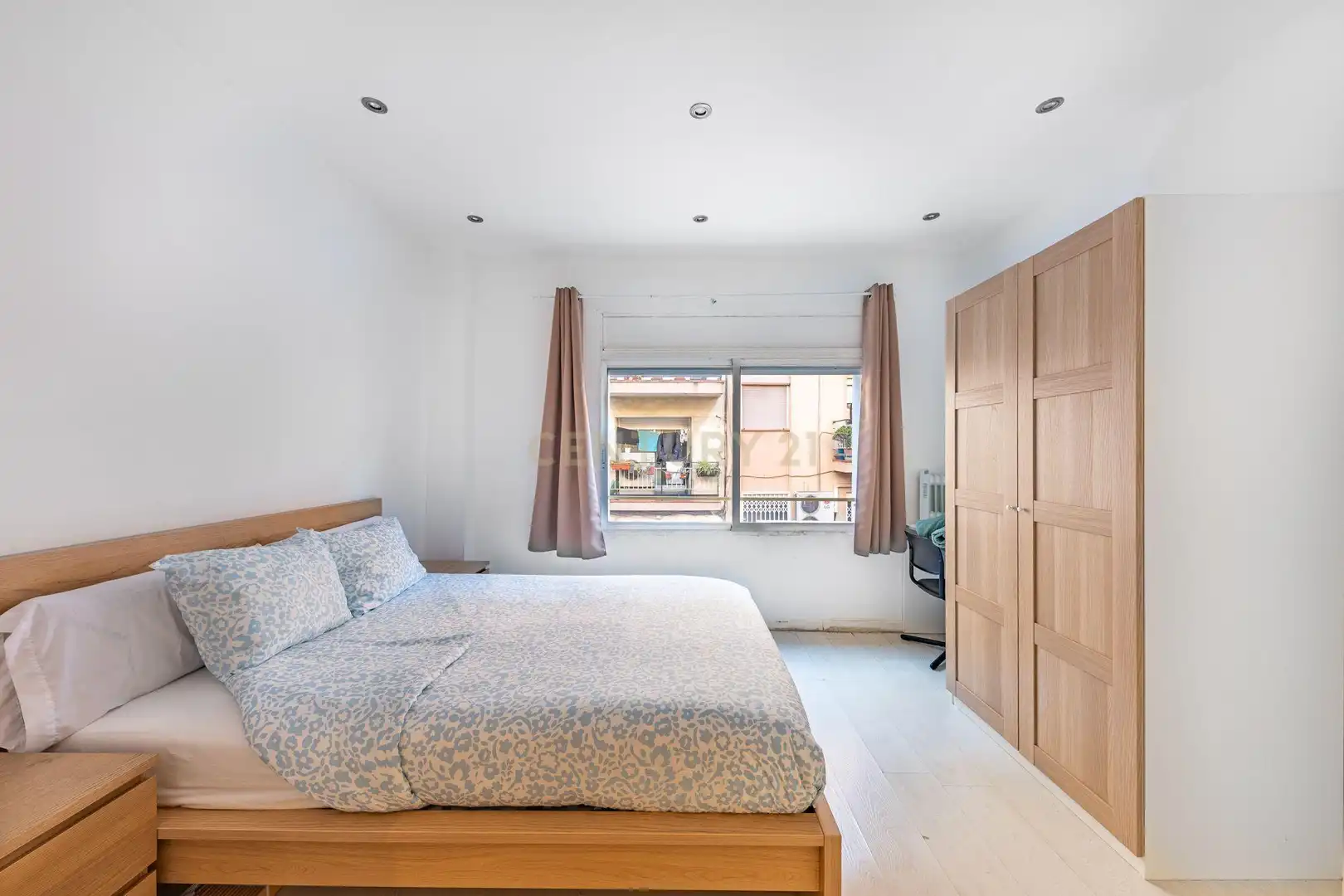 Bedroom of Flat for sale in Santa Coloma de Gramenet  with Air Conditioner, Oven and Washing machine