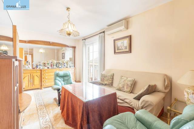 Piso en Venta en Calle de Granada, 12 en Peligros