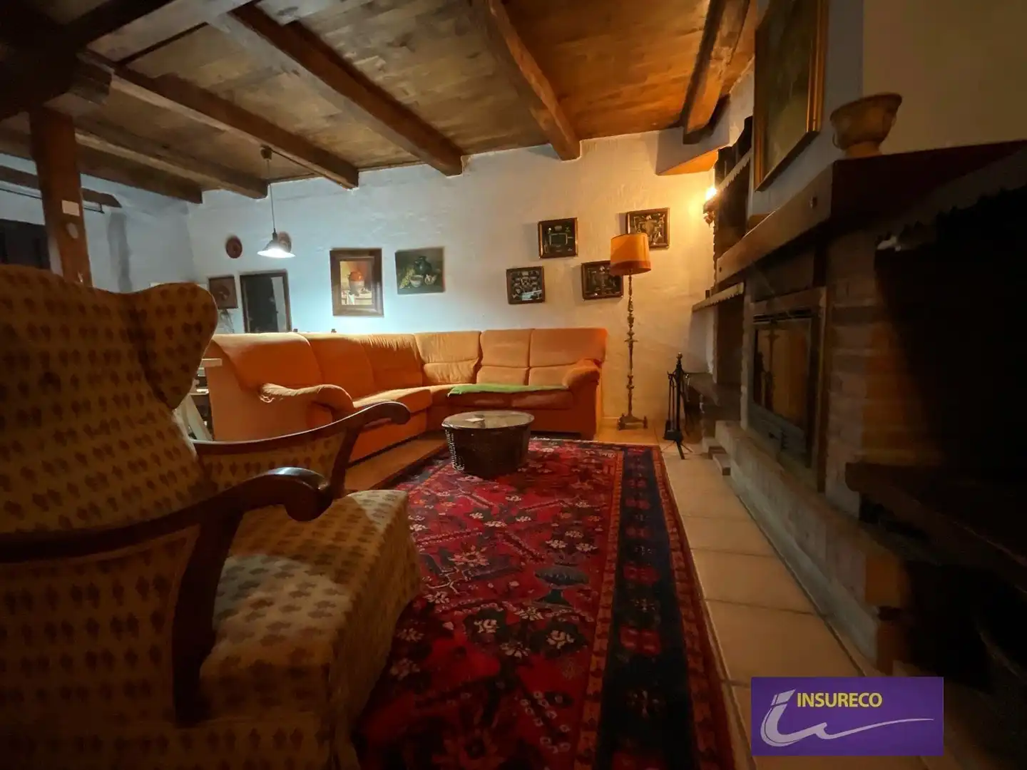 Sala d'estar de Casa o xalet en venda en Bustillo del Páramo amb Calefacció i Moblat
