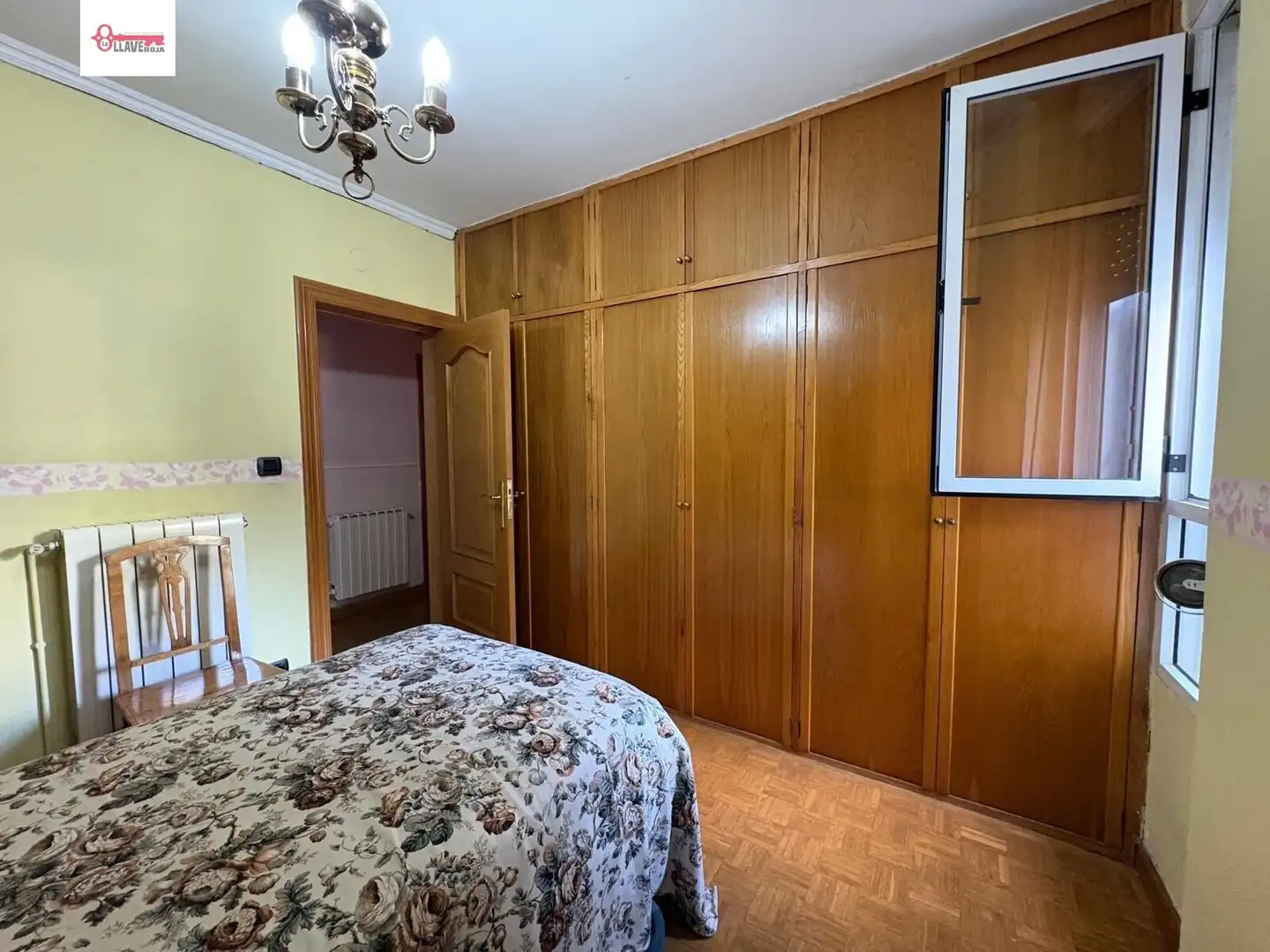 Schlafzimmer von Wohnung zum Verkauf in Burgos mit Heizung