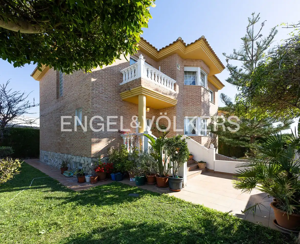 Vista exterior de Casa o chalet en venta en Torrent con Aire acondicionado, Calefacción y Jardín privado