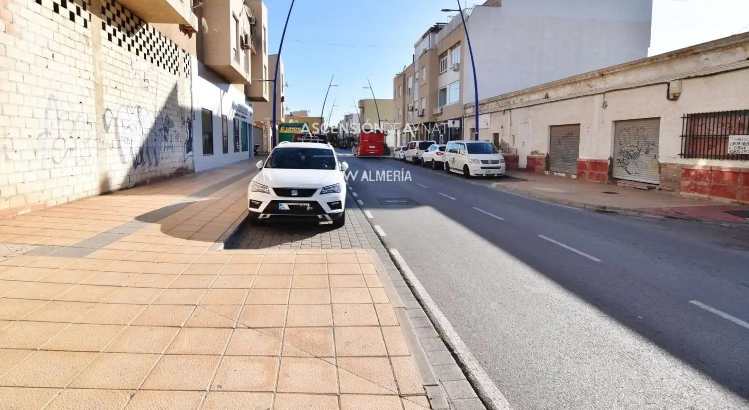 Vista exterior de Local de lloguer en Almería