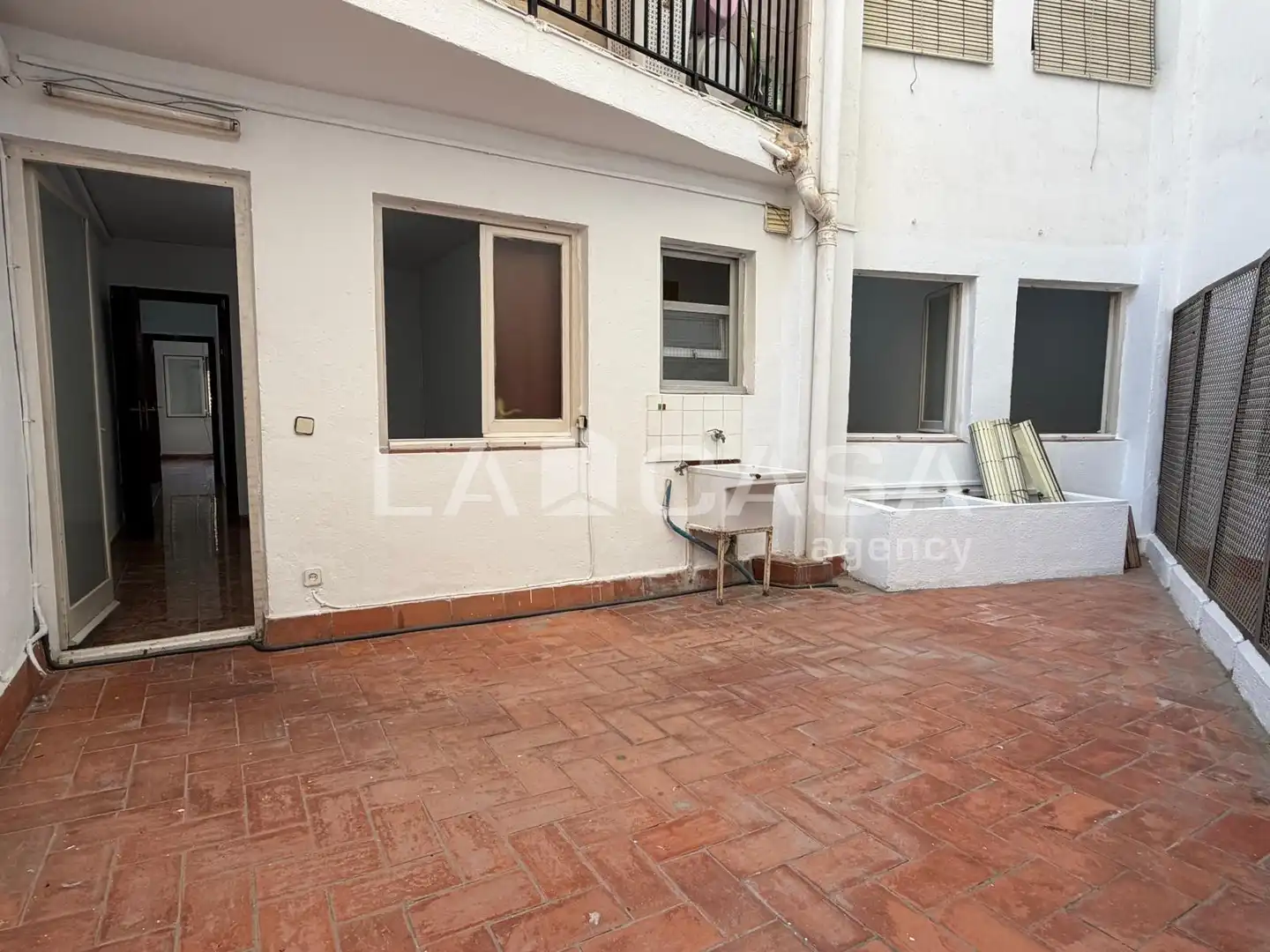 Terrasse von Wohnung zum Verkauf in Santa Coloma de Gramenet mit Heizung, Terrasse und Abstellraum