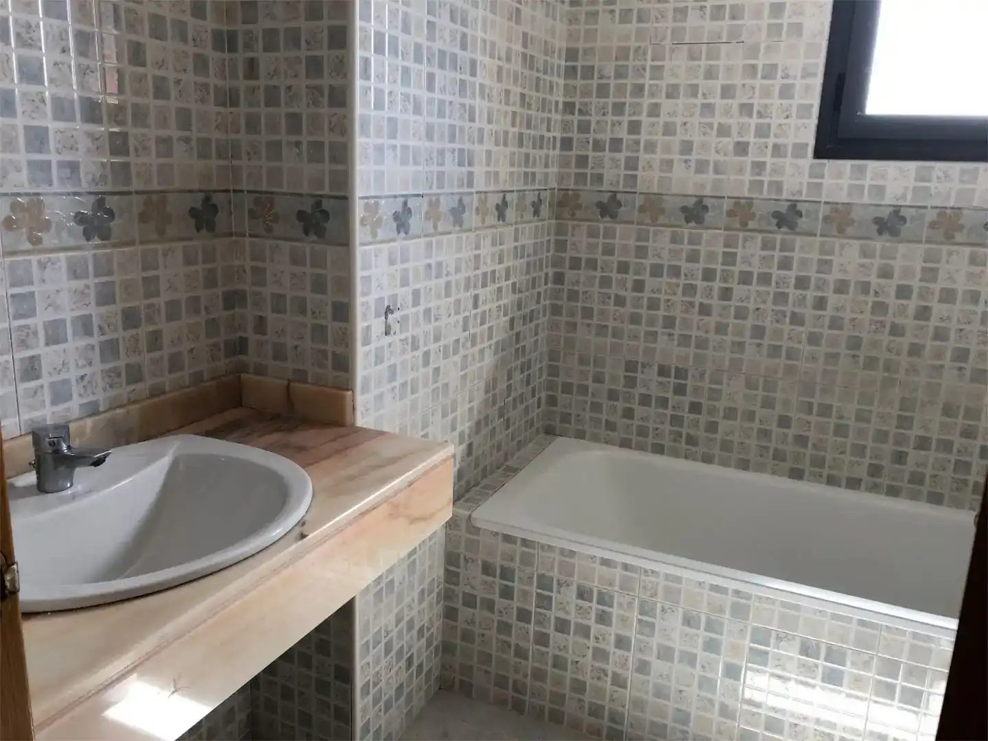 Baño de Piso en venta en Paterna con Aire acondicionado, Jardín privado y Parquet