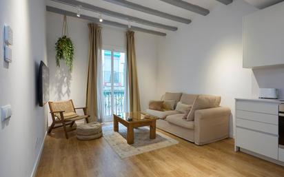 Living room of Flat for sale in  Barcelona Capital  with Air Conditioner, Heating and Parquet flooring