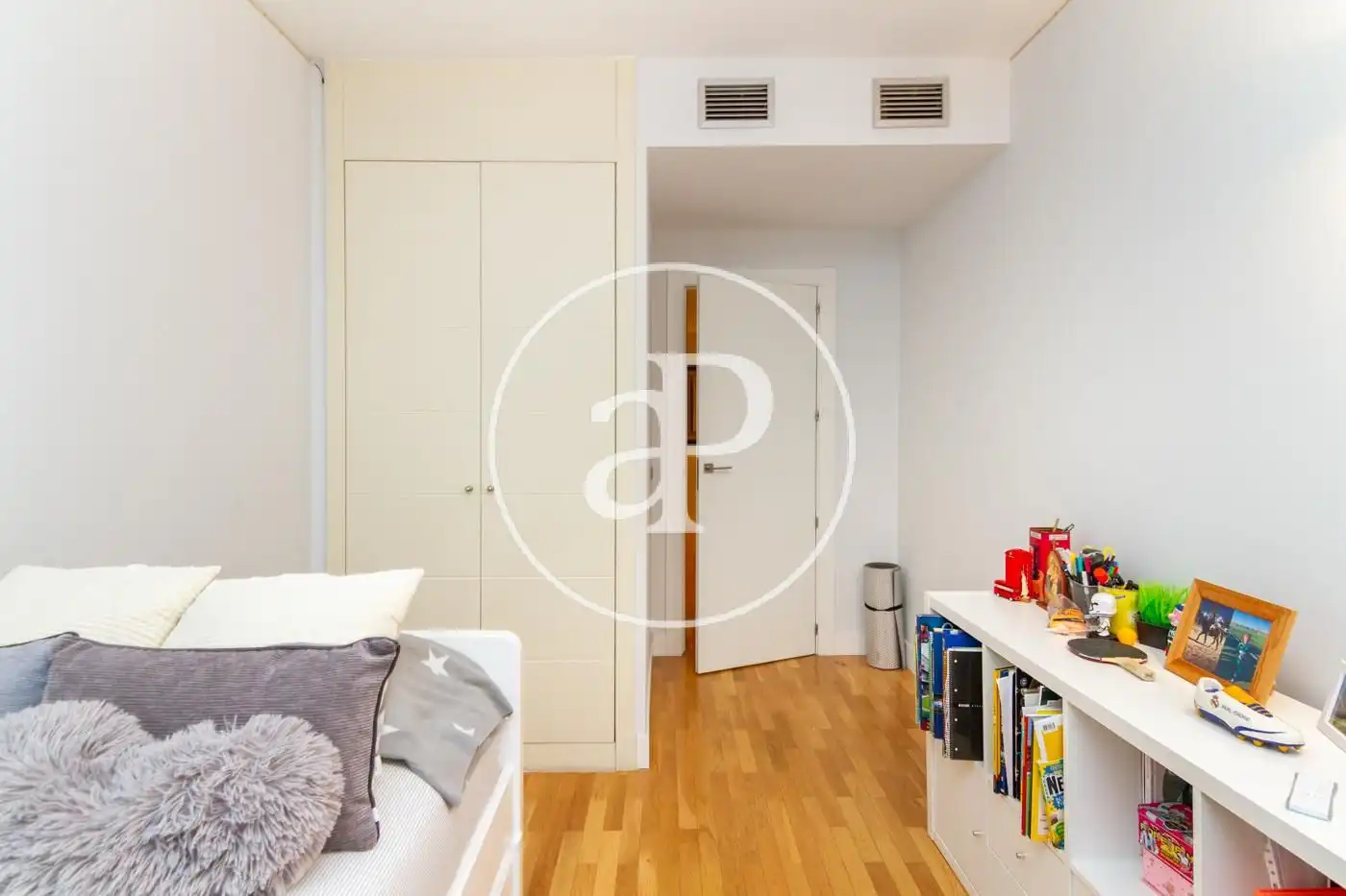 Schlafzimmer von Wohnung zur Miete in Pozuelo de Alarcón mit Klimaanlage, Heizung und Privatgarten