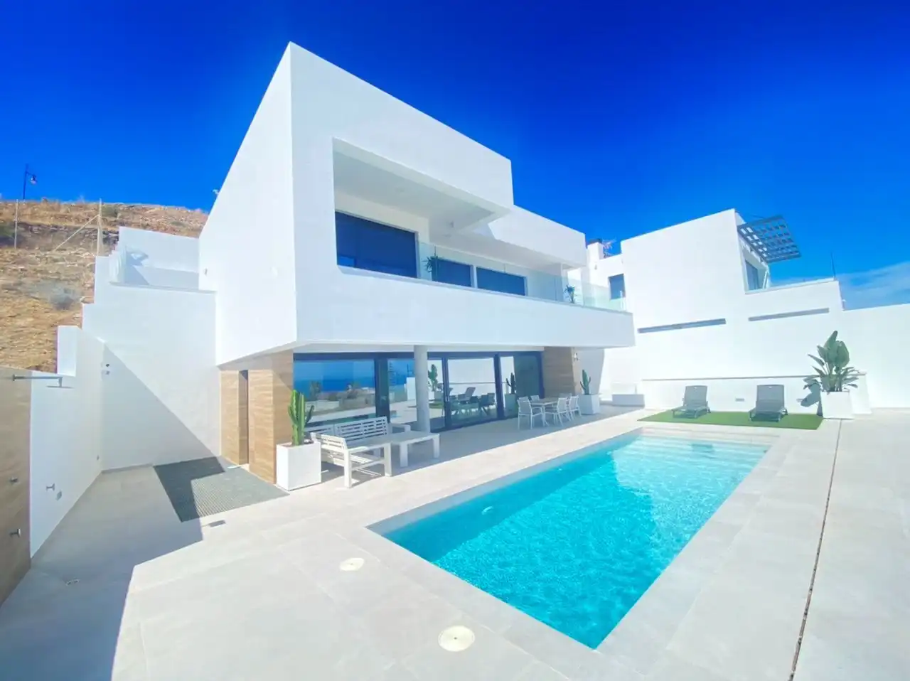 Vista exterior de Casa o xalet en venda en Torrox amb Aire condicionat, Calefacció i Jardí privat