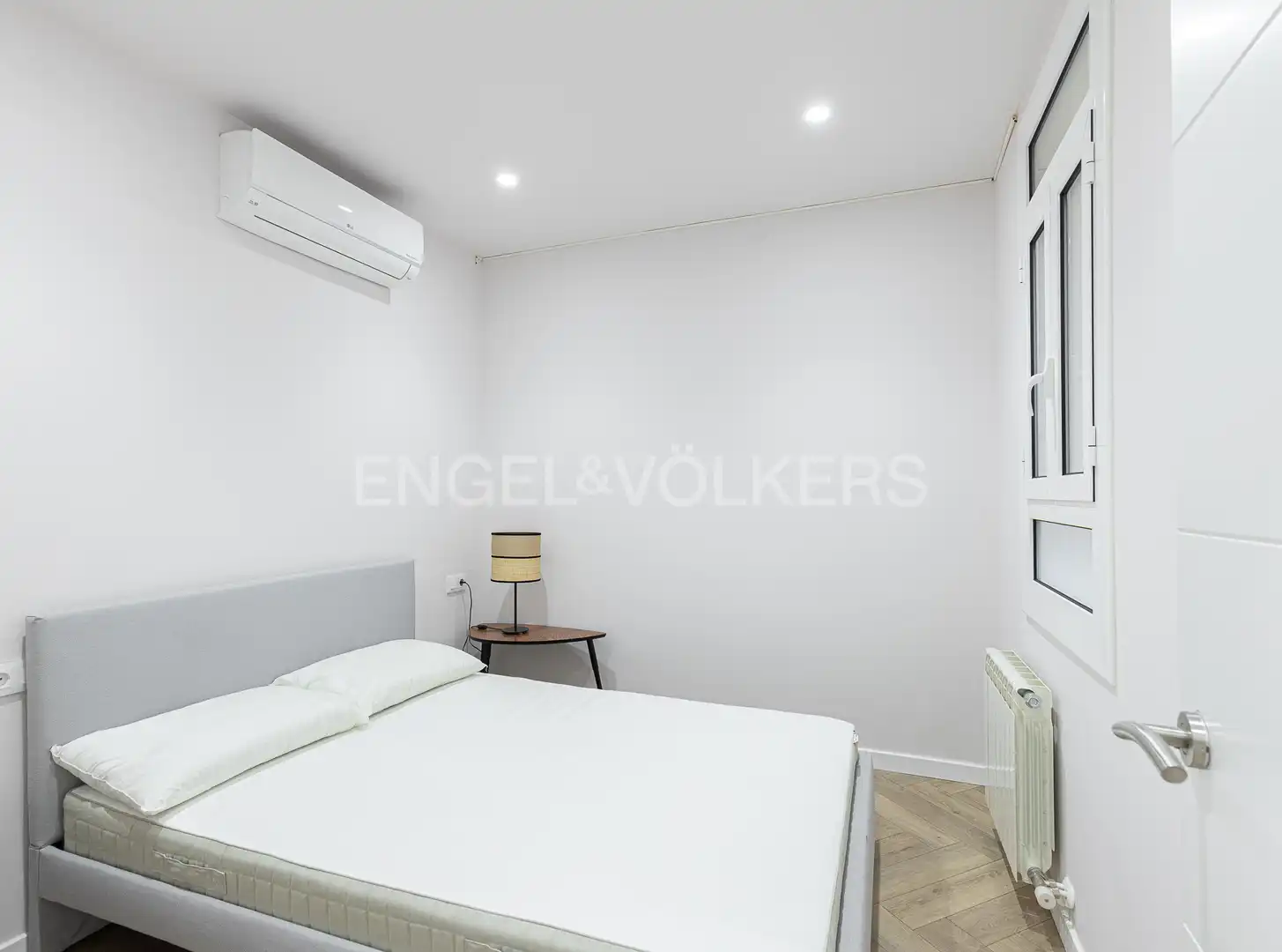 Bedroom of Flat for rent in Barcelona  with Air Conditioner, Heating and Parquet flooring