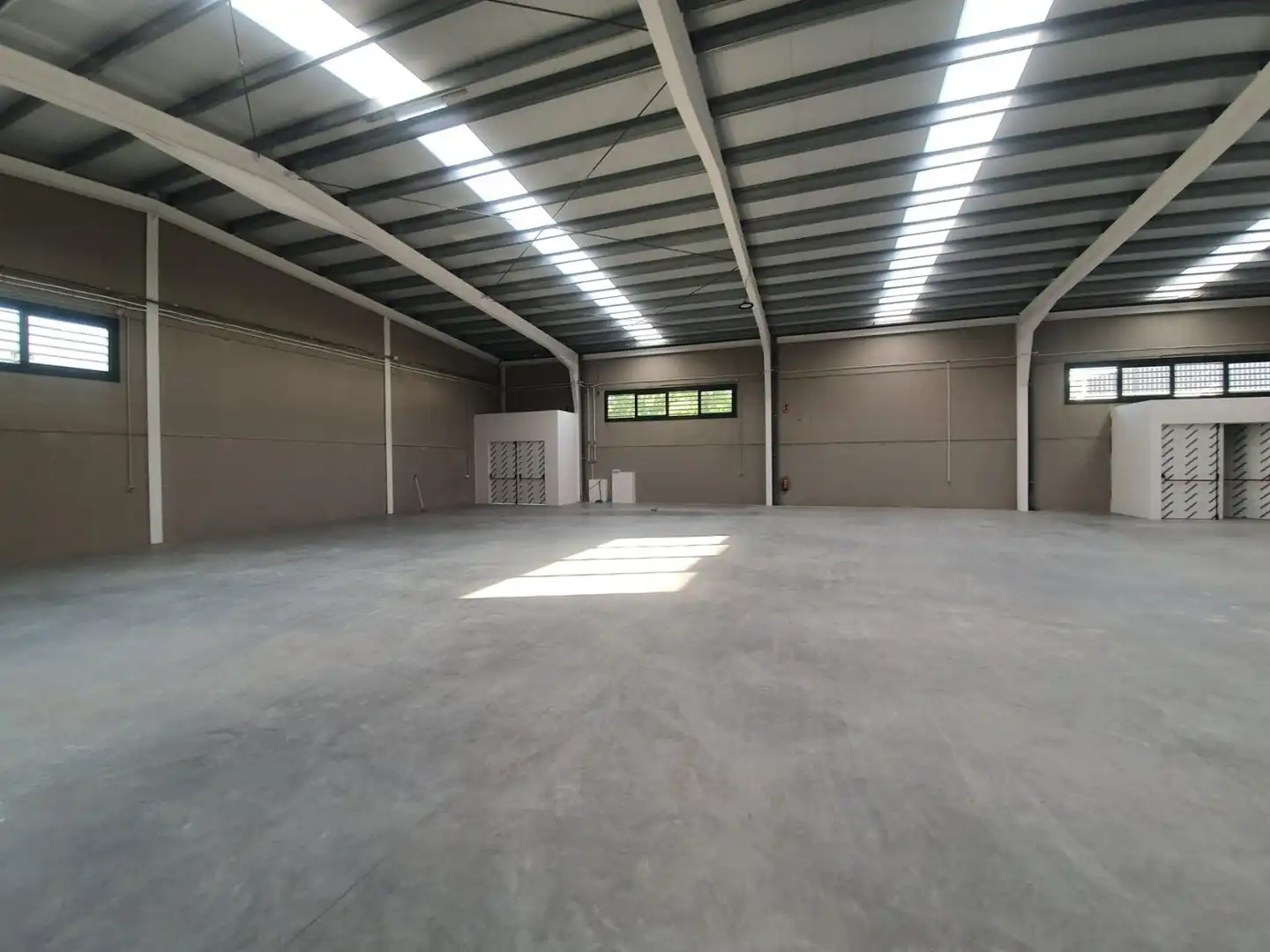 Fabrikhallen zur Miete in Los Palacios y Villafranca